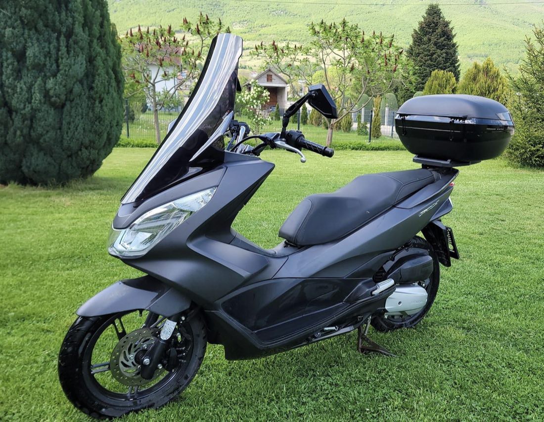 Honda PCX 125 ABS, 3/4 avant gauche