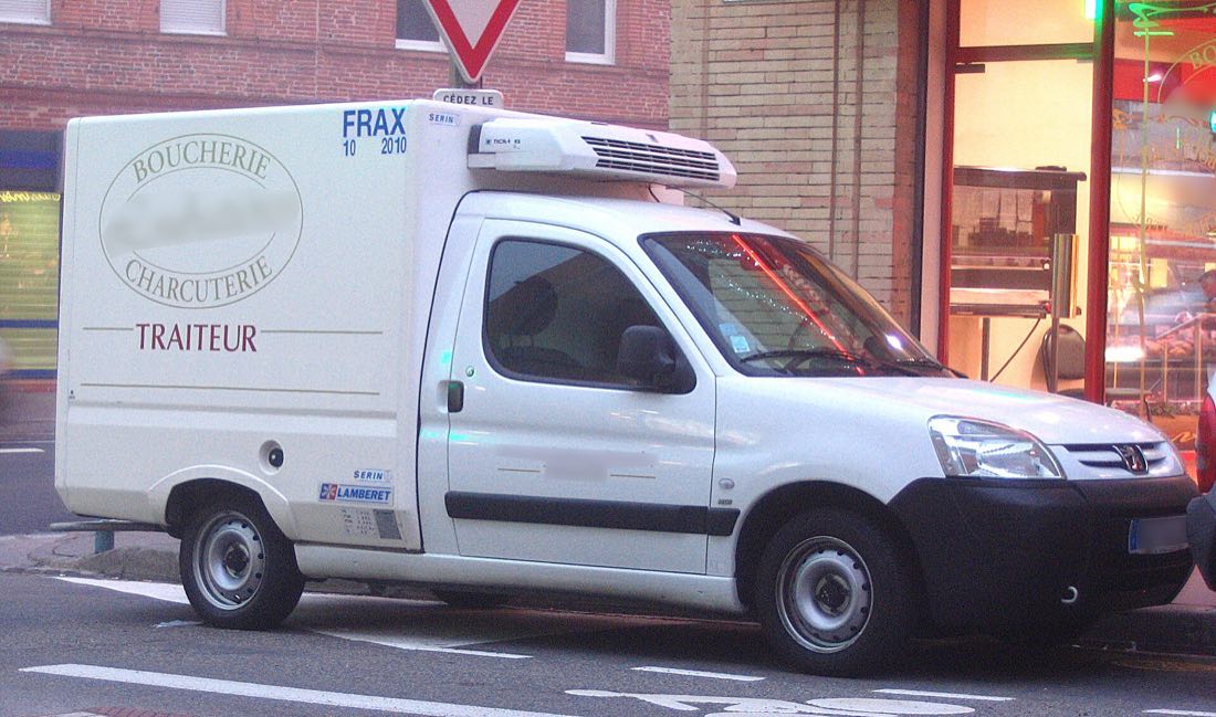 Peugeot Partner Standard BlueHDi 100 Premium, Poste de conduite